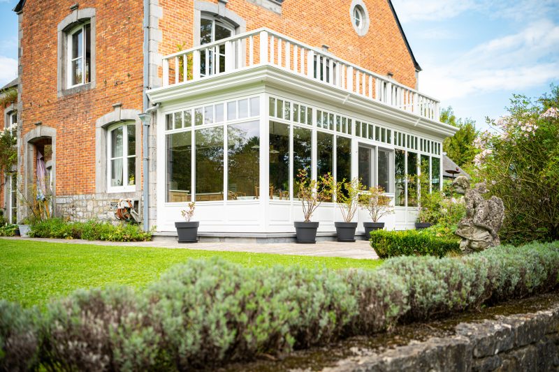 Villa met klassieke tuinkamer